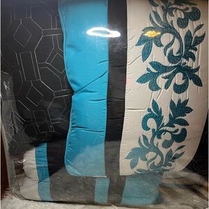 Comforter set with 7 different pieces